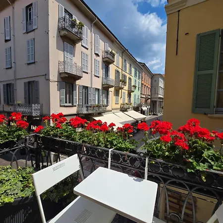 Russomanno Apartament Como
